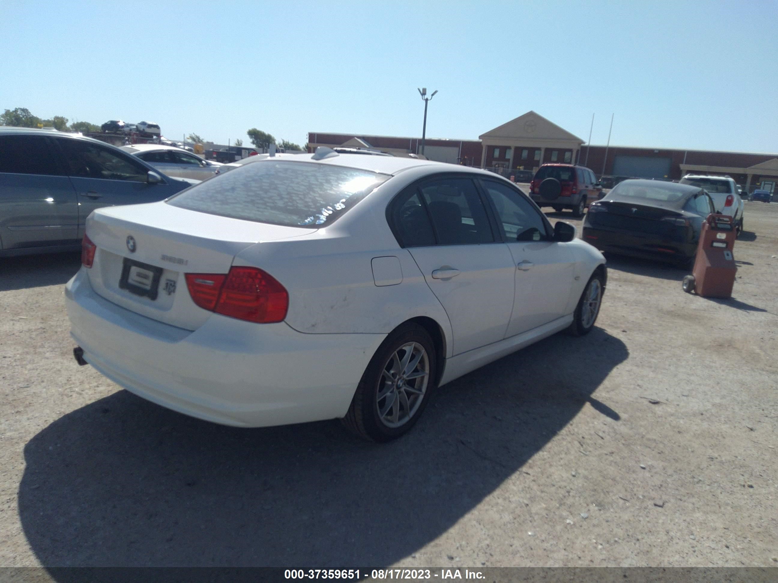 Photo 3 VIN: WBAPH7C56AA176423 - BMW 3ER 