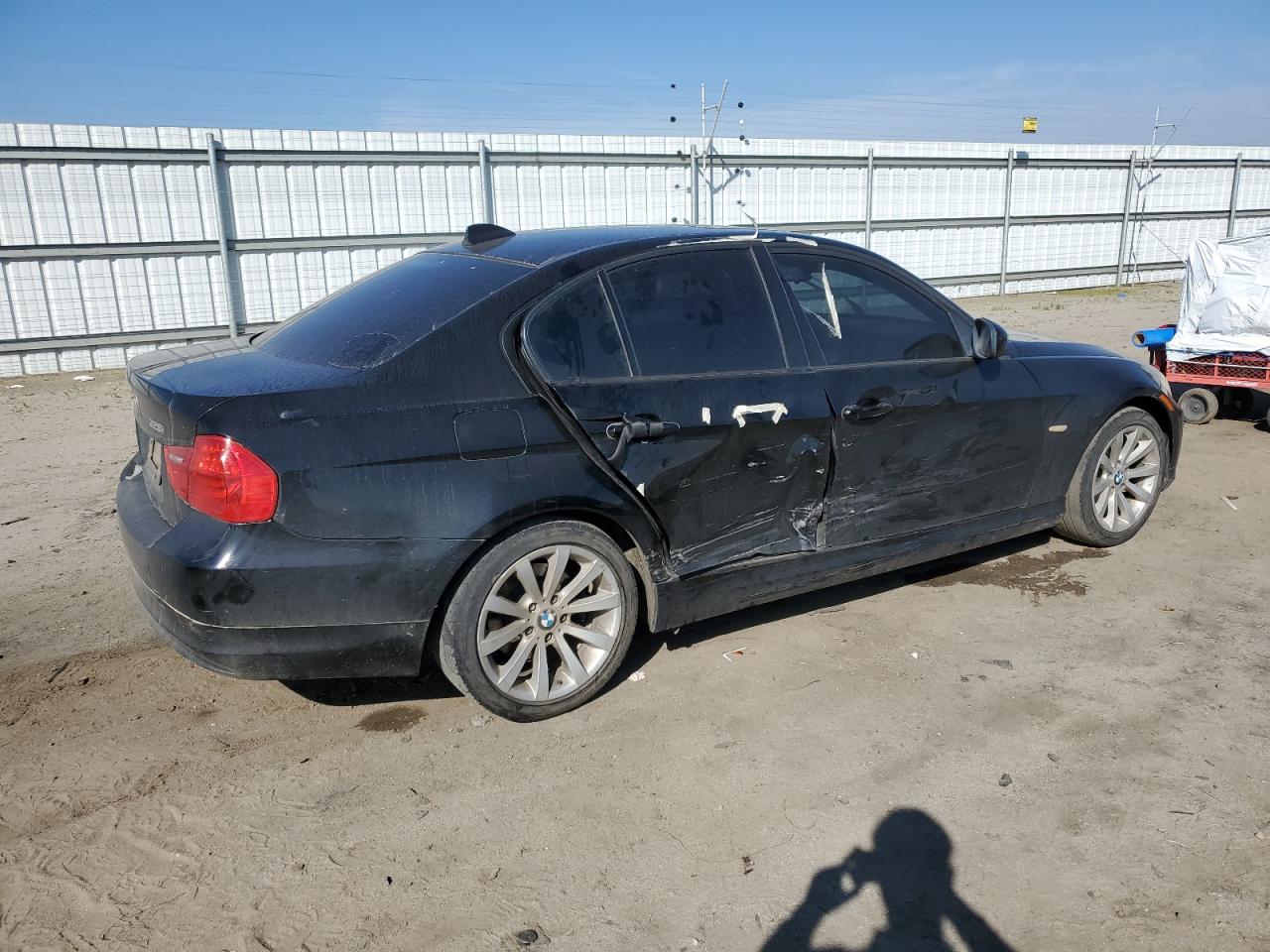 Photo 2 VIN: WBAPH7C56BE460306 - BMW 3ER 