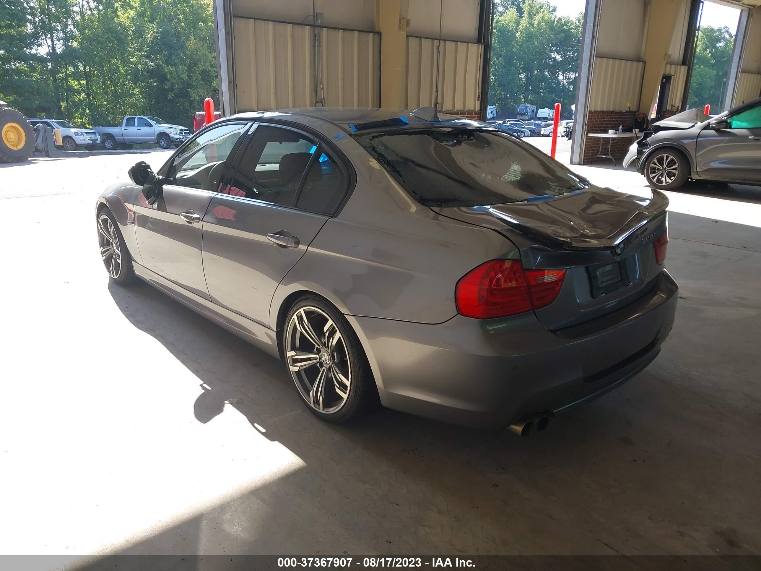 Photo 2 VIN: WBAPH7C56BE461178 - BMW 3ER 