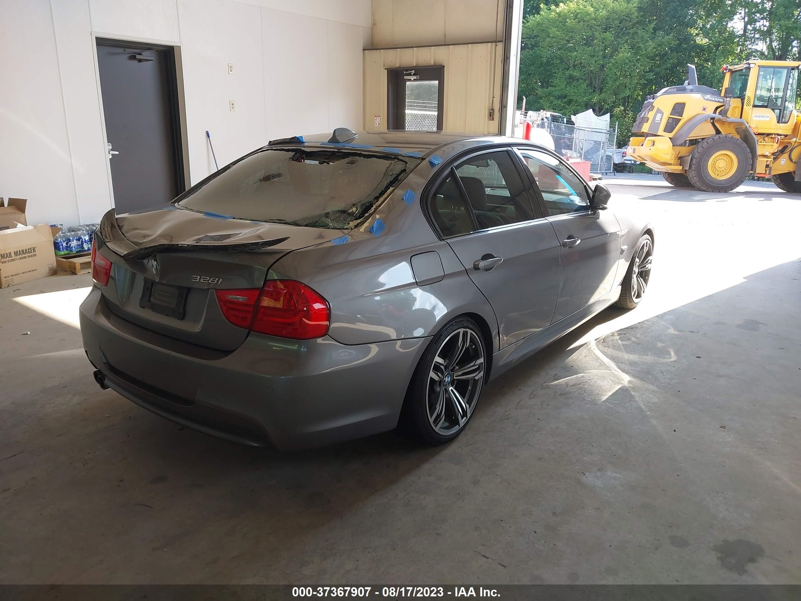 Photo 3 VIN: WBAPH7C56BE461178 - BMW 3ER 