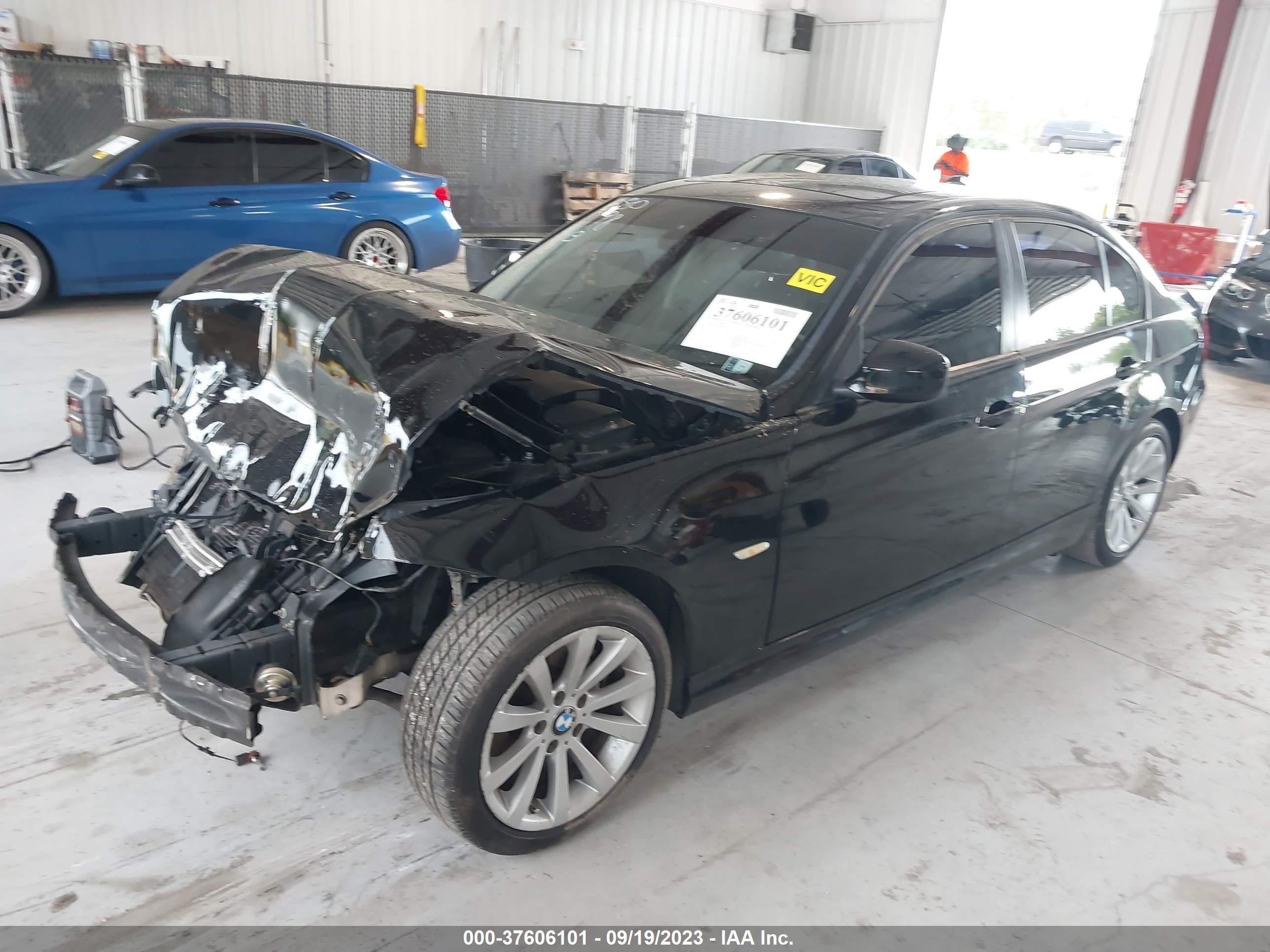 Photo 1 VIN: WBAPH7C57BE460198 - BMW 3ER 