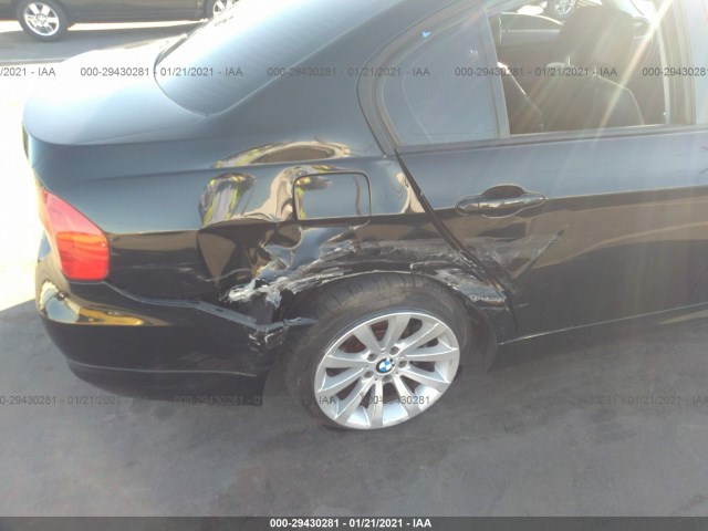 Photo 5 VIN: WBAPH7C58BE681860 - BMW 3 