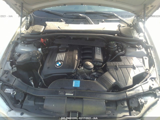 Photo 9 VIN: WBAPH7C59BA801396 - BMW 3 SERIES 