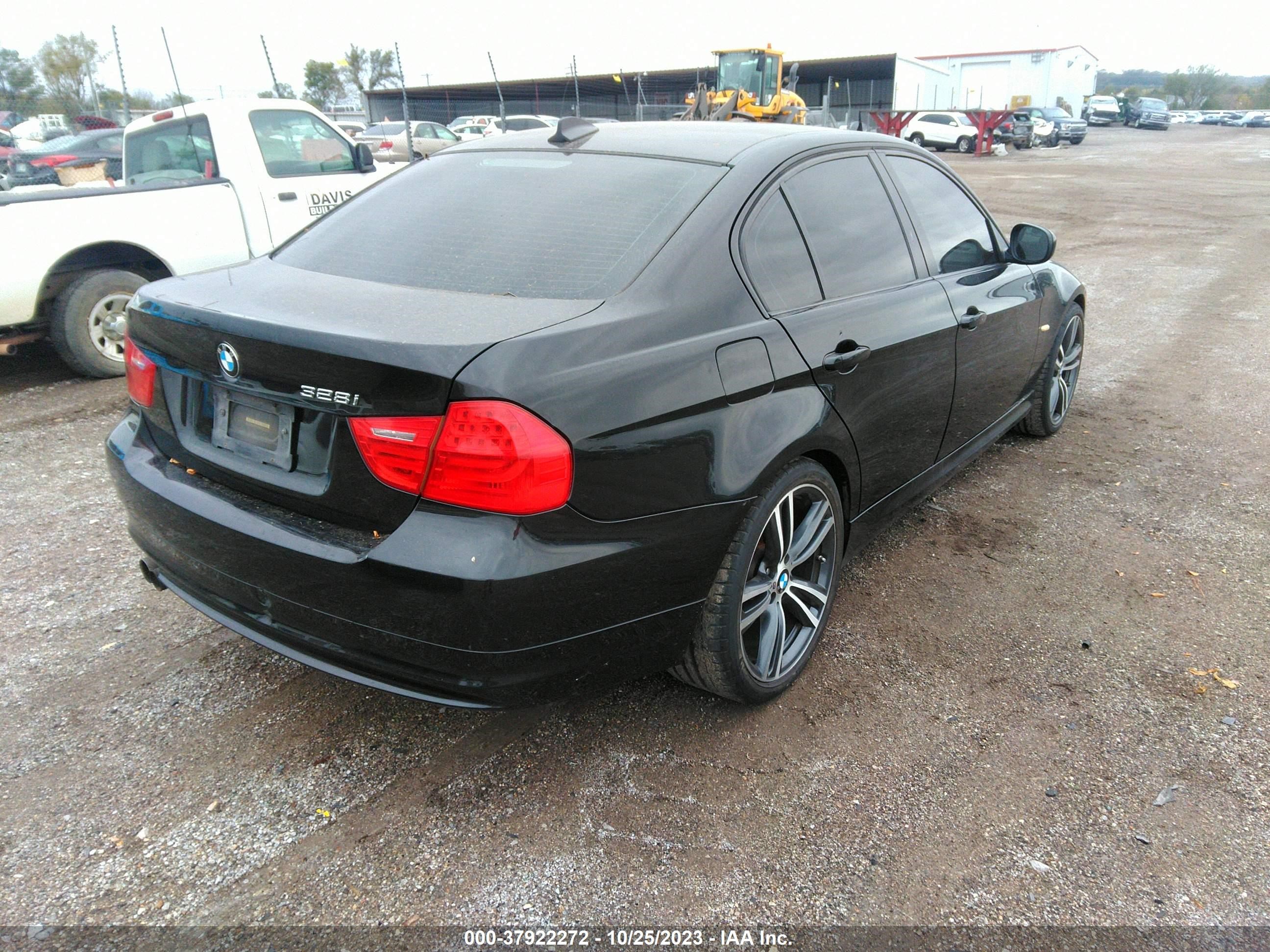 Photo 3 VIN: WBAPH7C59BE678224 - BMW 3ER 