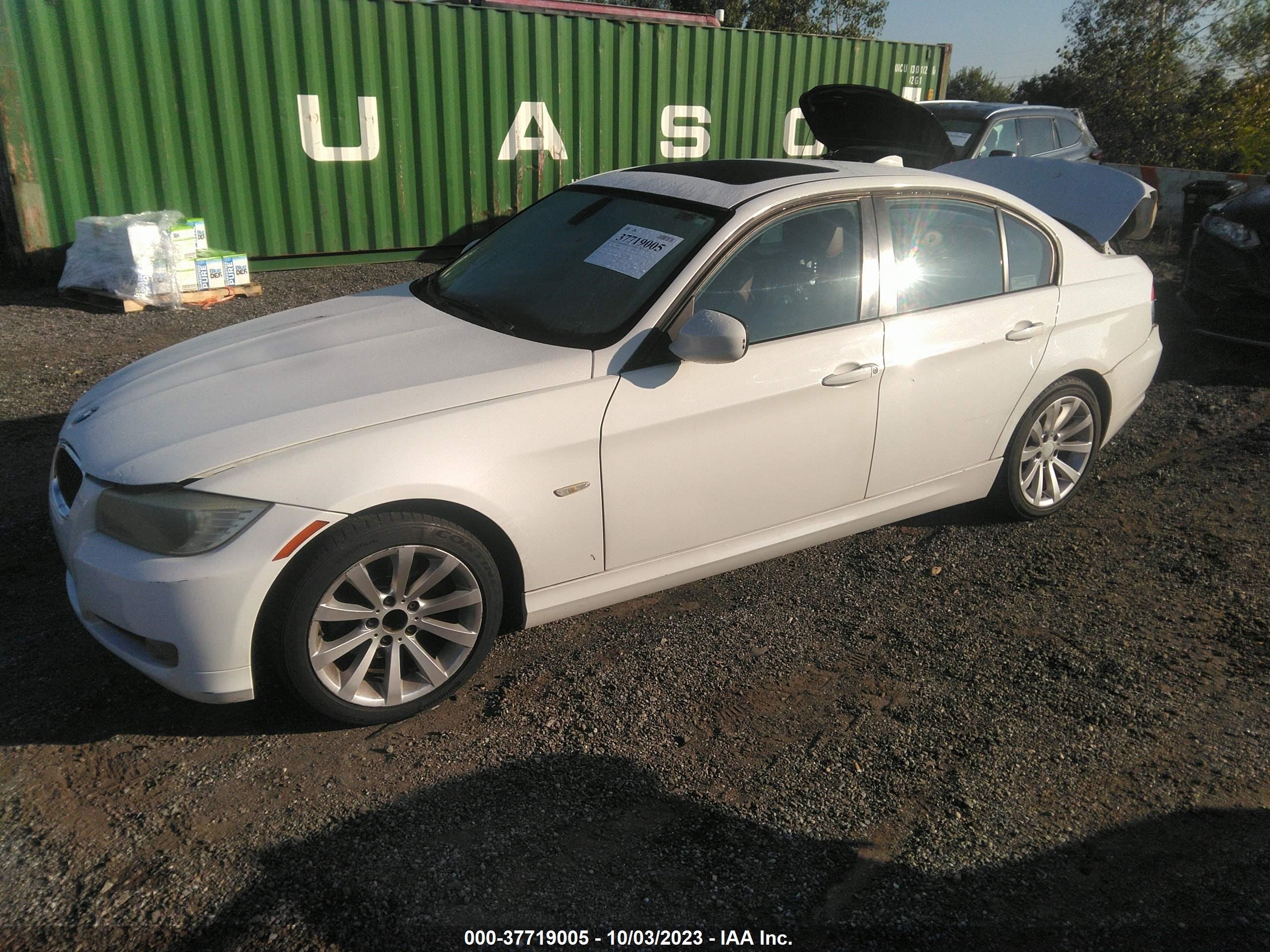 Photo 1 VIN: WBAPH7C59BE678837 - BMW 3ER 