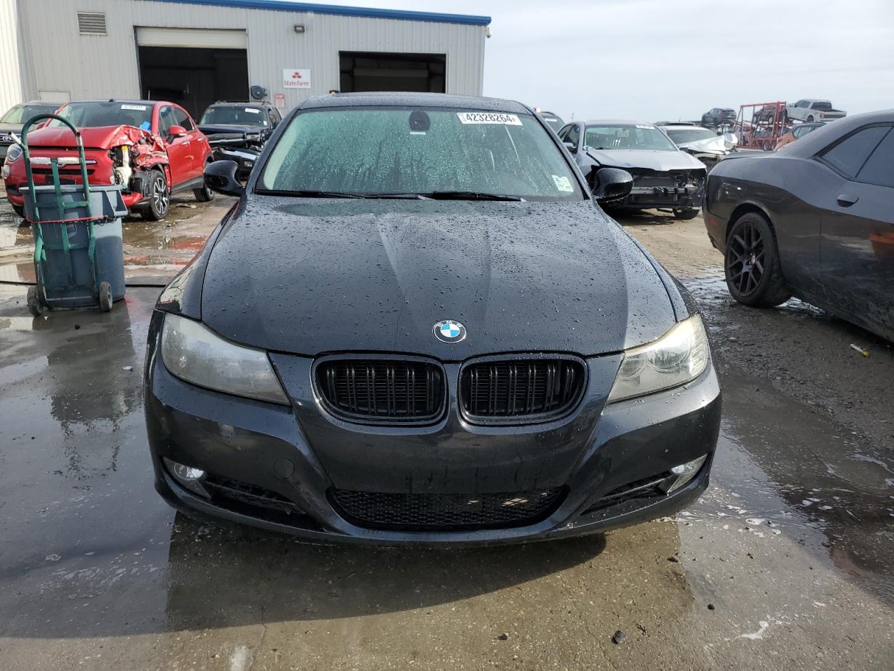 Photo 4 VIN: WBAPH7C59BE680961 - BMW 3ER 