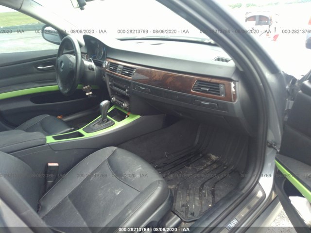 Photo 4 VIN: WBAPH7C5XBE680614 - BMW 3 