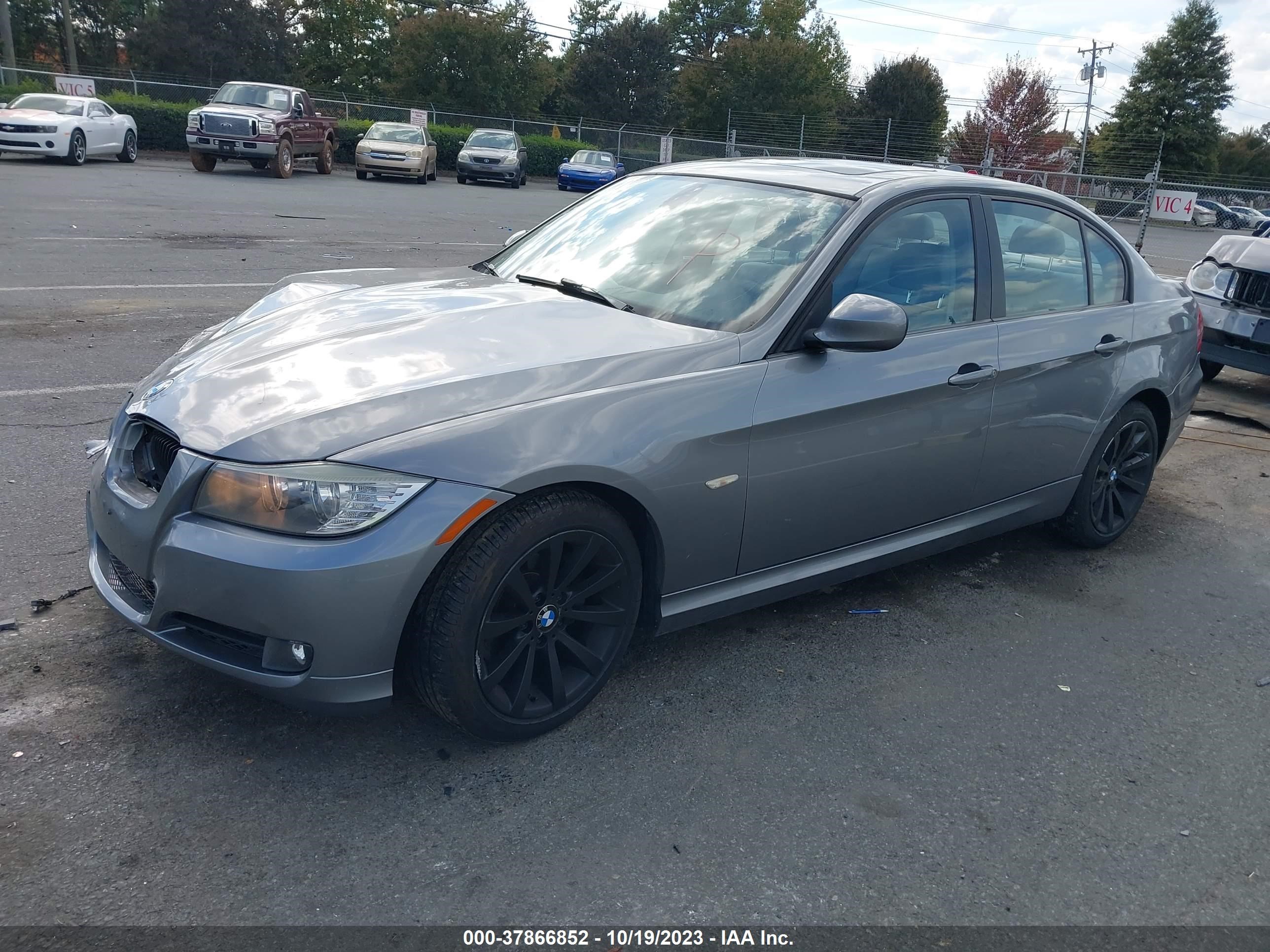 Photo 1 VIN: WBAPH7G51BNM55640 - BMW 3ER 