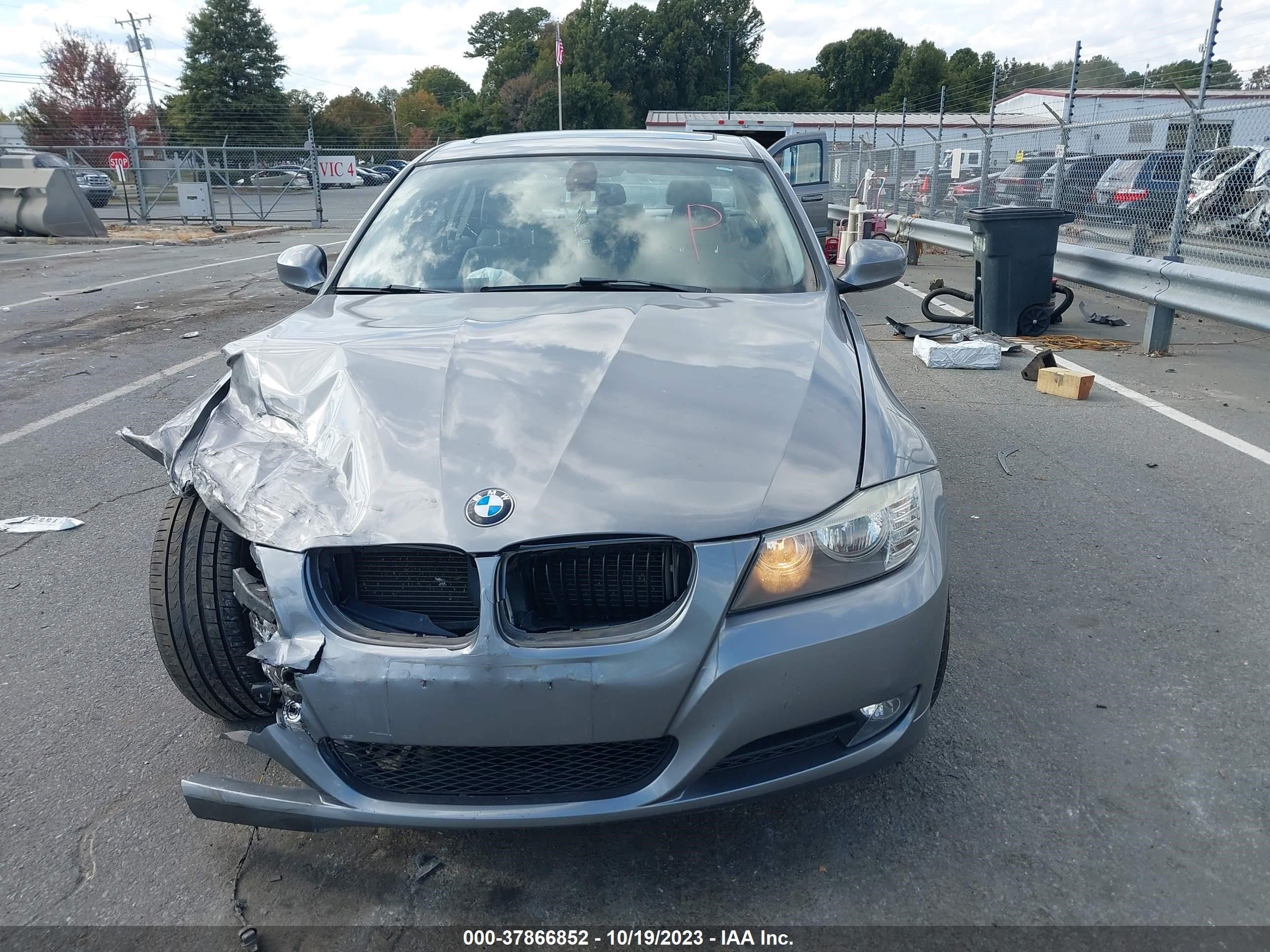 Photo 11 VIN: WBAPH7G51BNM55640 - BMW 3ER 