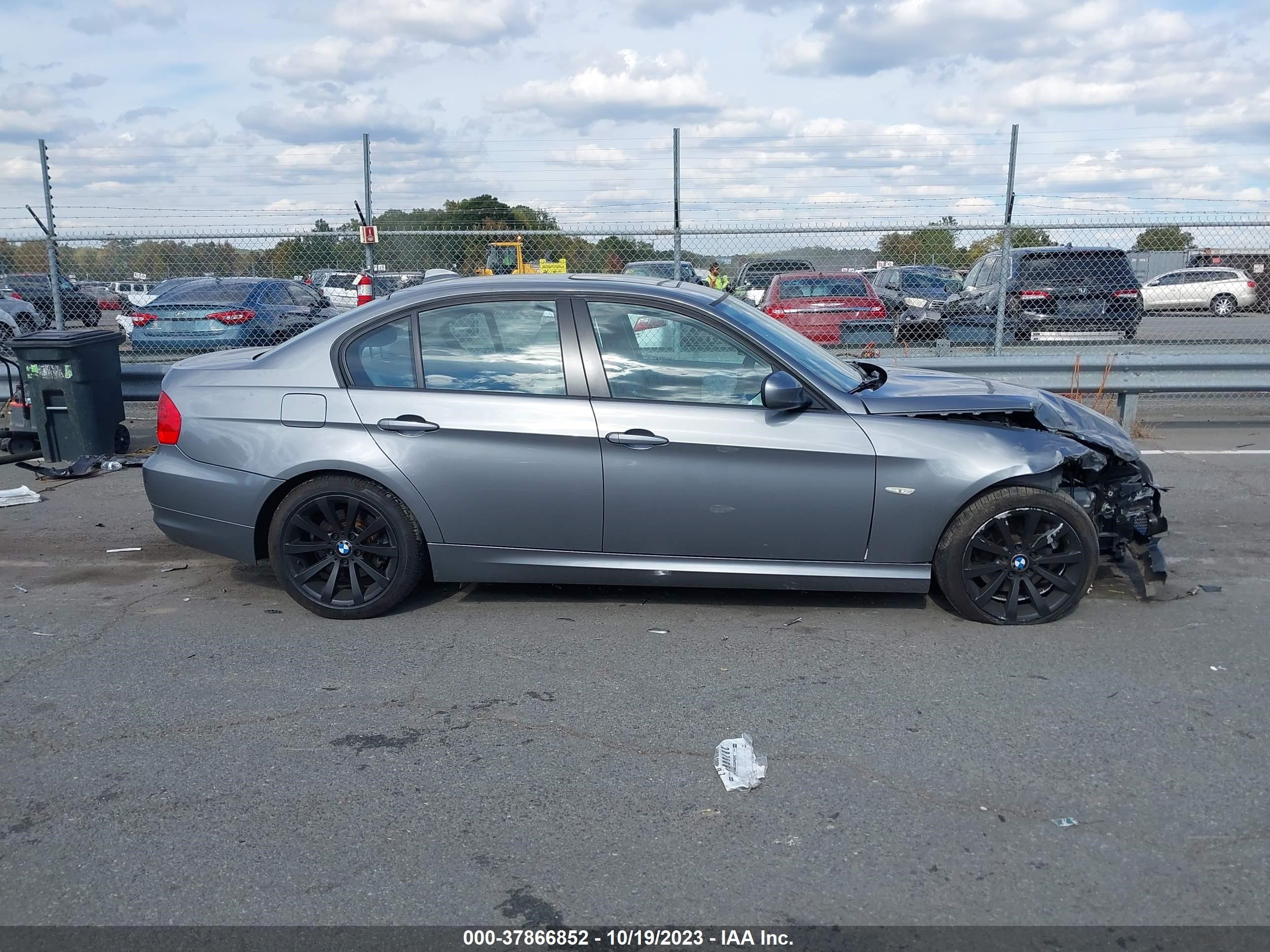 Photo 12 VIN: WBAPH7G51BNM55640 - BMW 3ER 