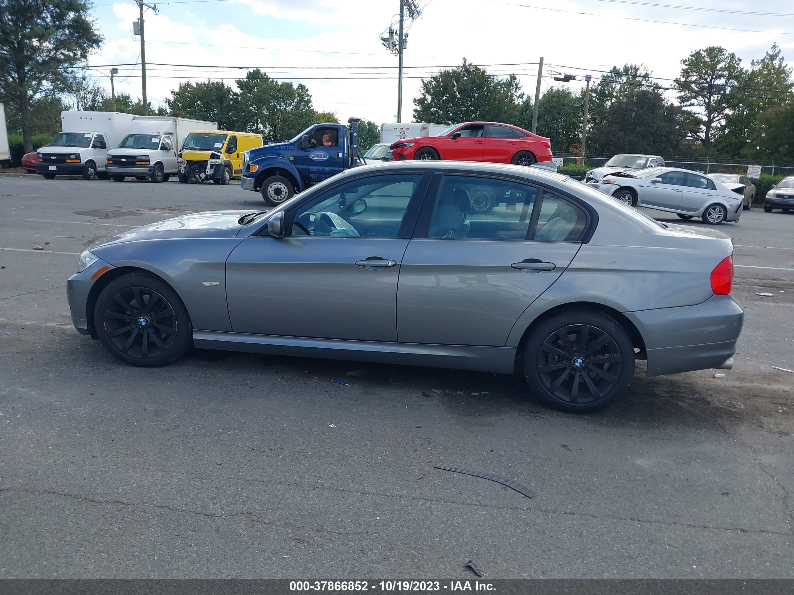 Photo 13 VIN: WBAPH7G51BNM55640 - BMW 3ER 