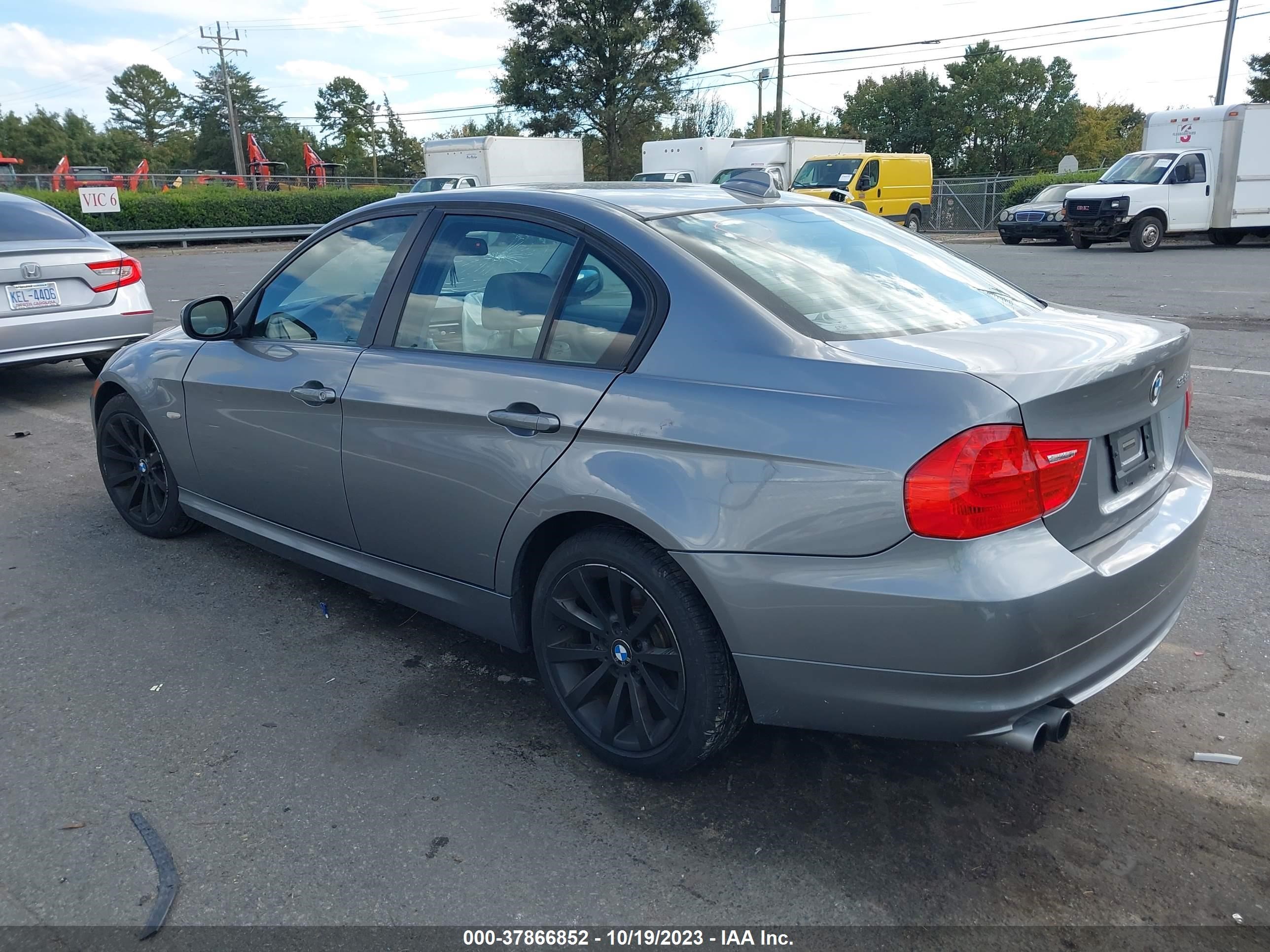 Photo 2 VIN: WBAPH7G51BNM55640 - BMW 3ER 