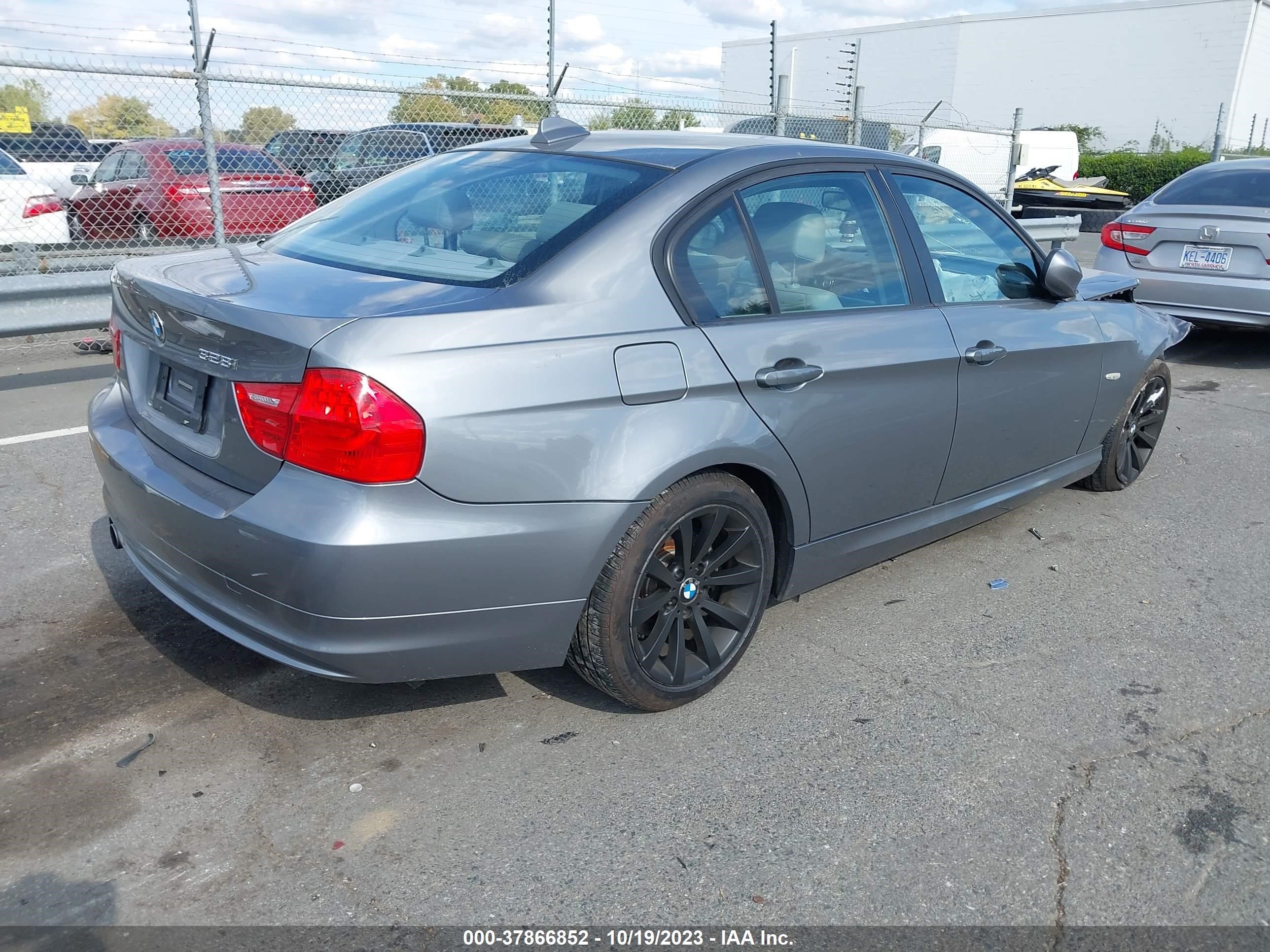 Photo 3 VIN: WBAPH7G51BNM55640 - BMW 3ER 