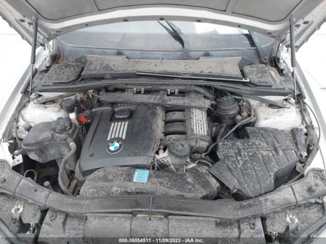 Photo 9 VIN: WBAPH7G51BNM56108 - BMW 3 SERIES 