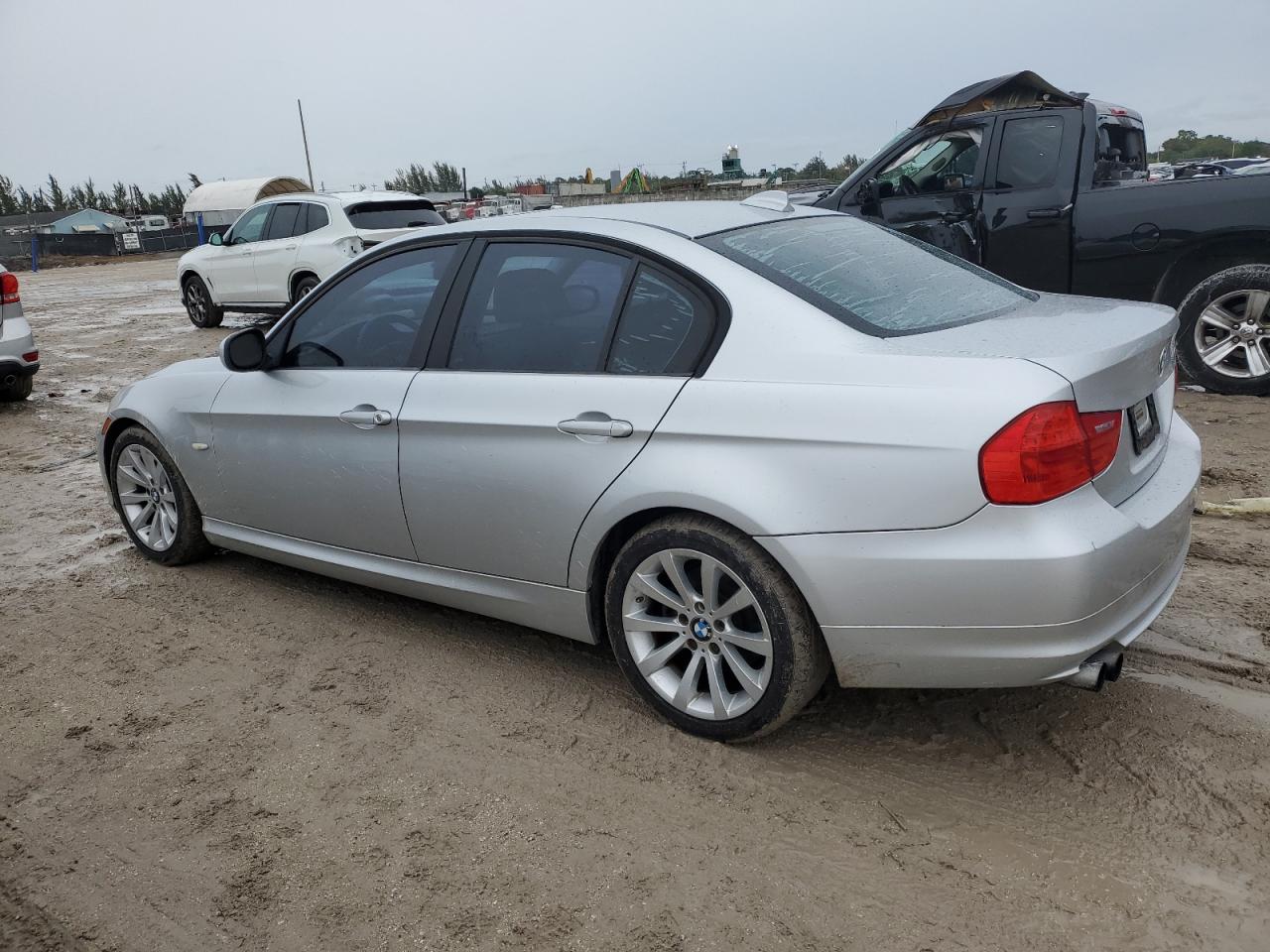 Photo 1 VIN: WBAPH7G51BNN04108 - BMW 3ER 