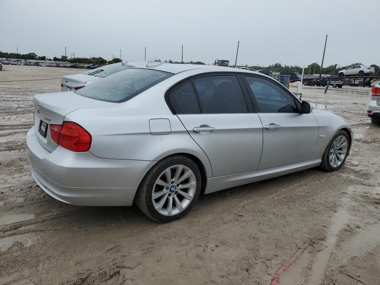 Photo 2 VIN: WBAPH7G51BNN04108 - BMW 3ER 