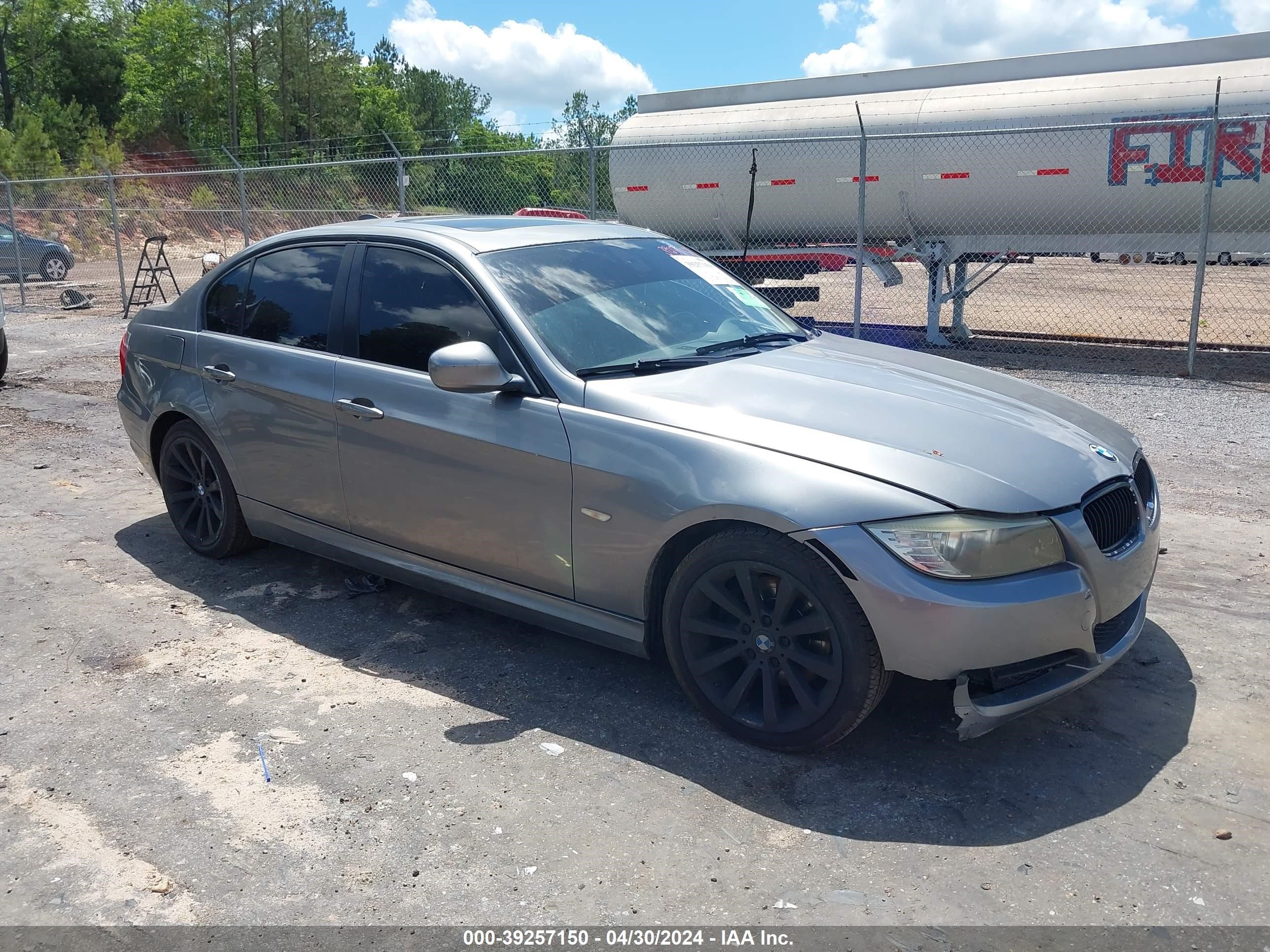 Photo 0 VIN: WBAPH7G51BNN07039 - BMW 3ER 