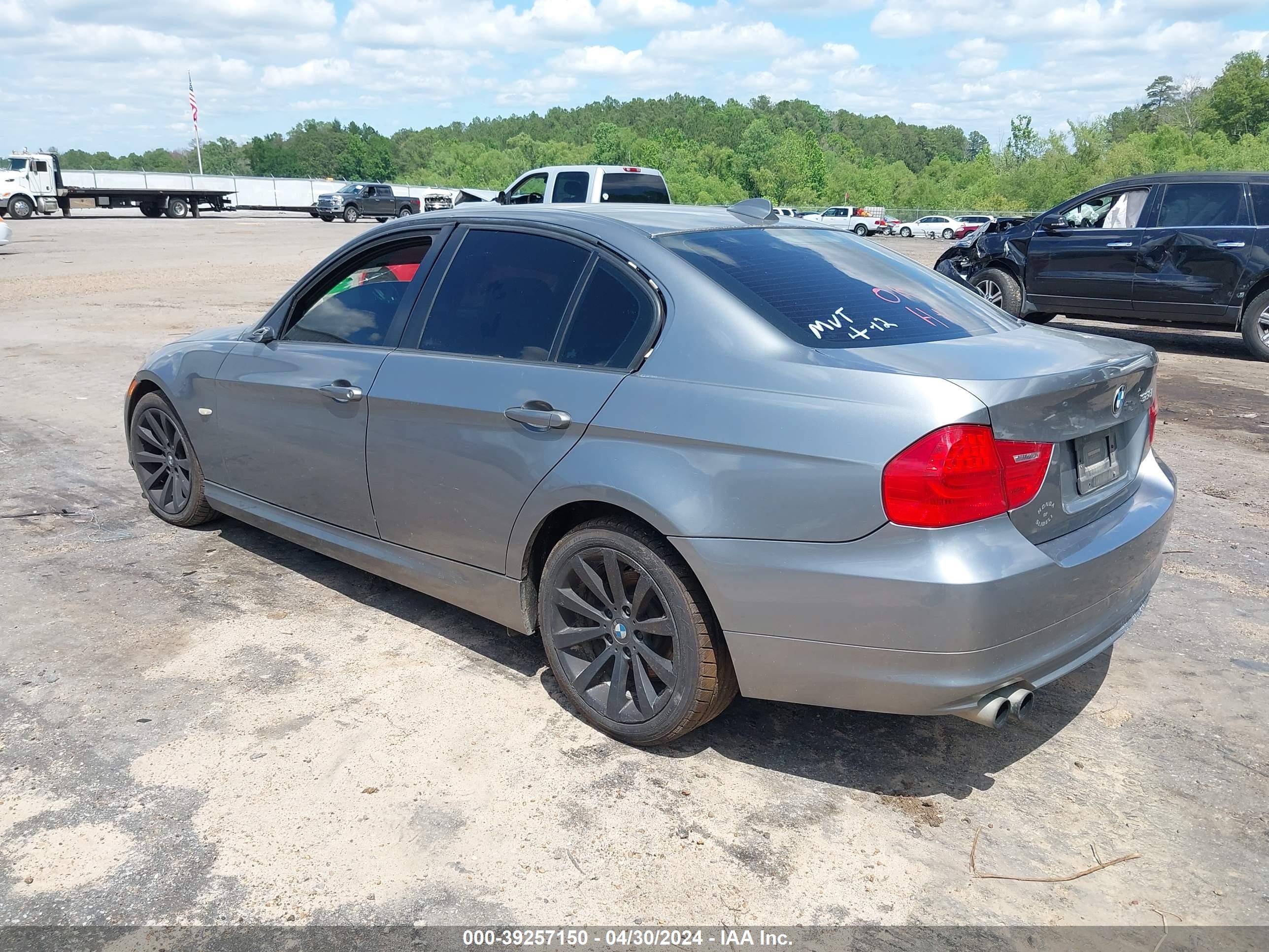 Photo 2 VIN: WBAPH7G51BNN07039 - BMW 3ER 