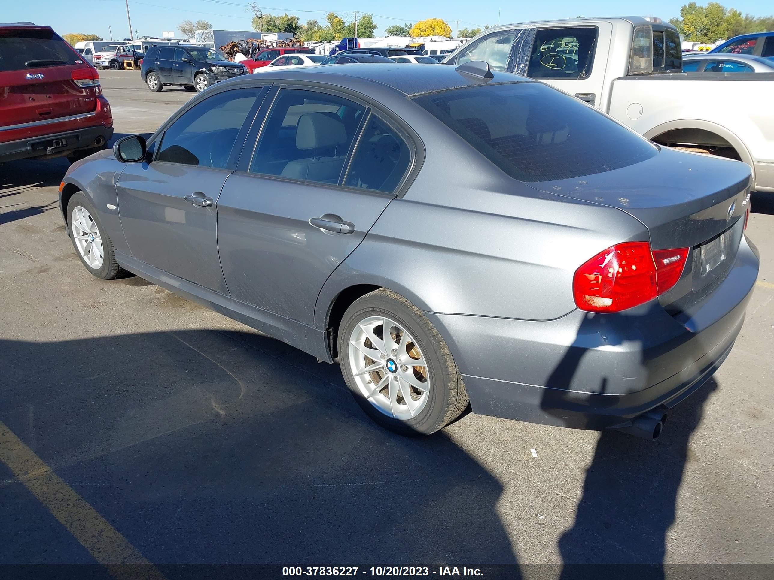 Photo 2 VIN: WBAPH7G53ANM49255 - BMW 3ER 