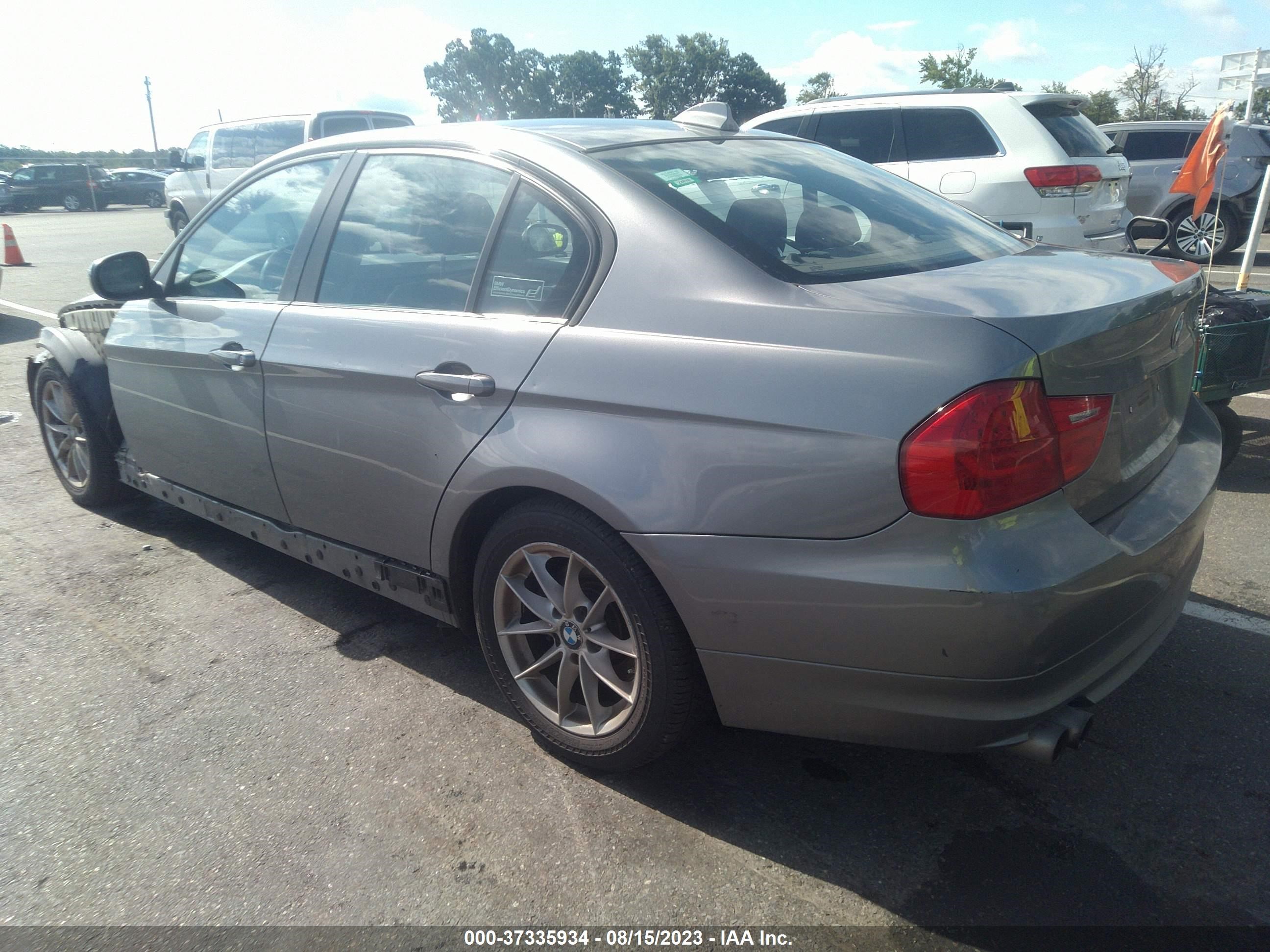 Photo 2 VIN: WBAPH7G53ANM53404 - BMW 3ER 