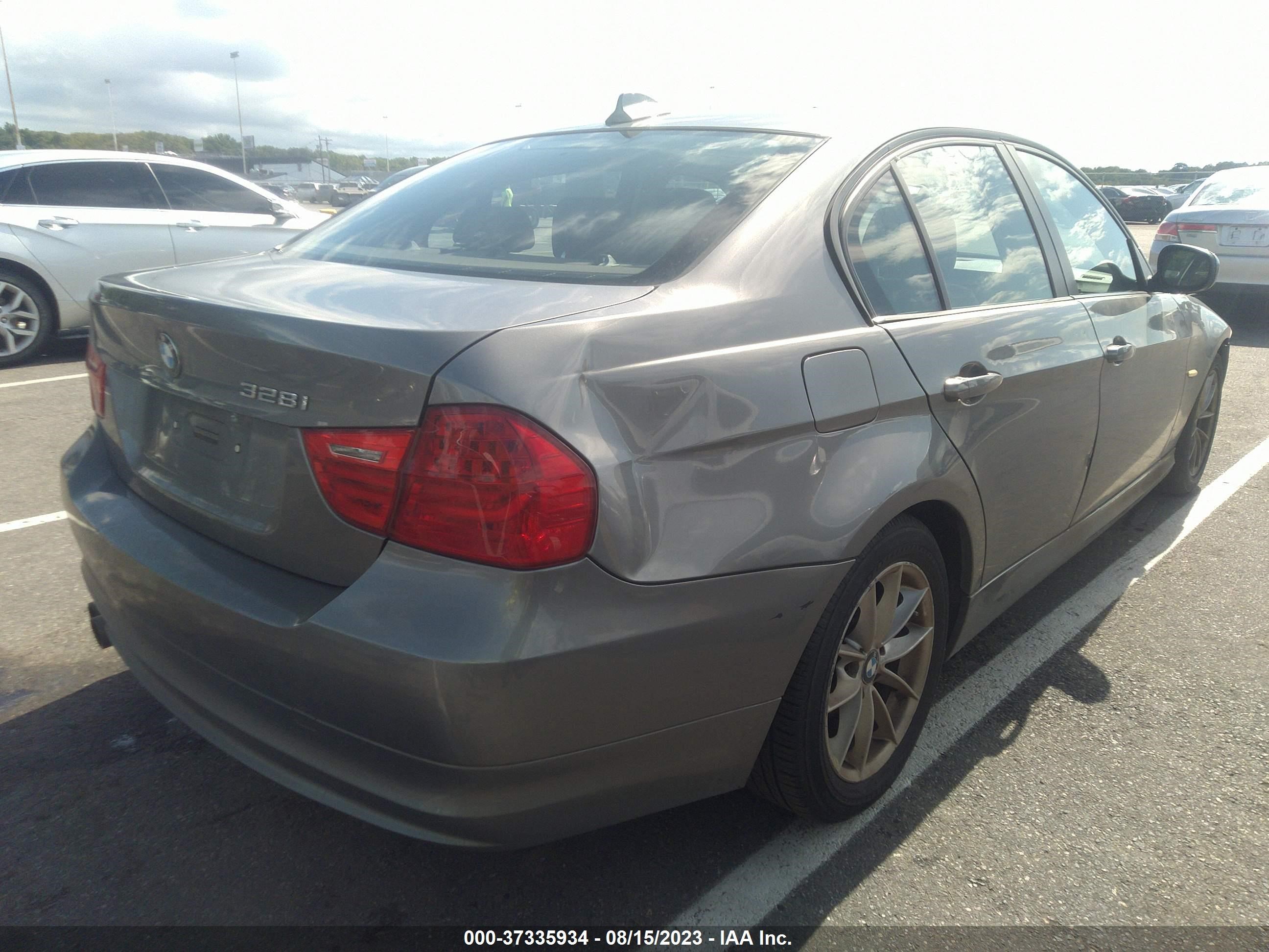 Photo 3 VIN: WBAPH7G53ANM53404 - BMW 3ER 