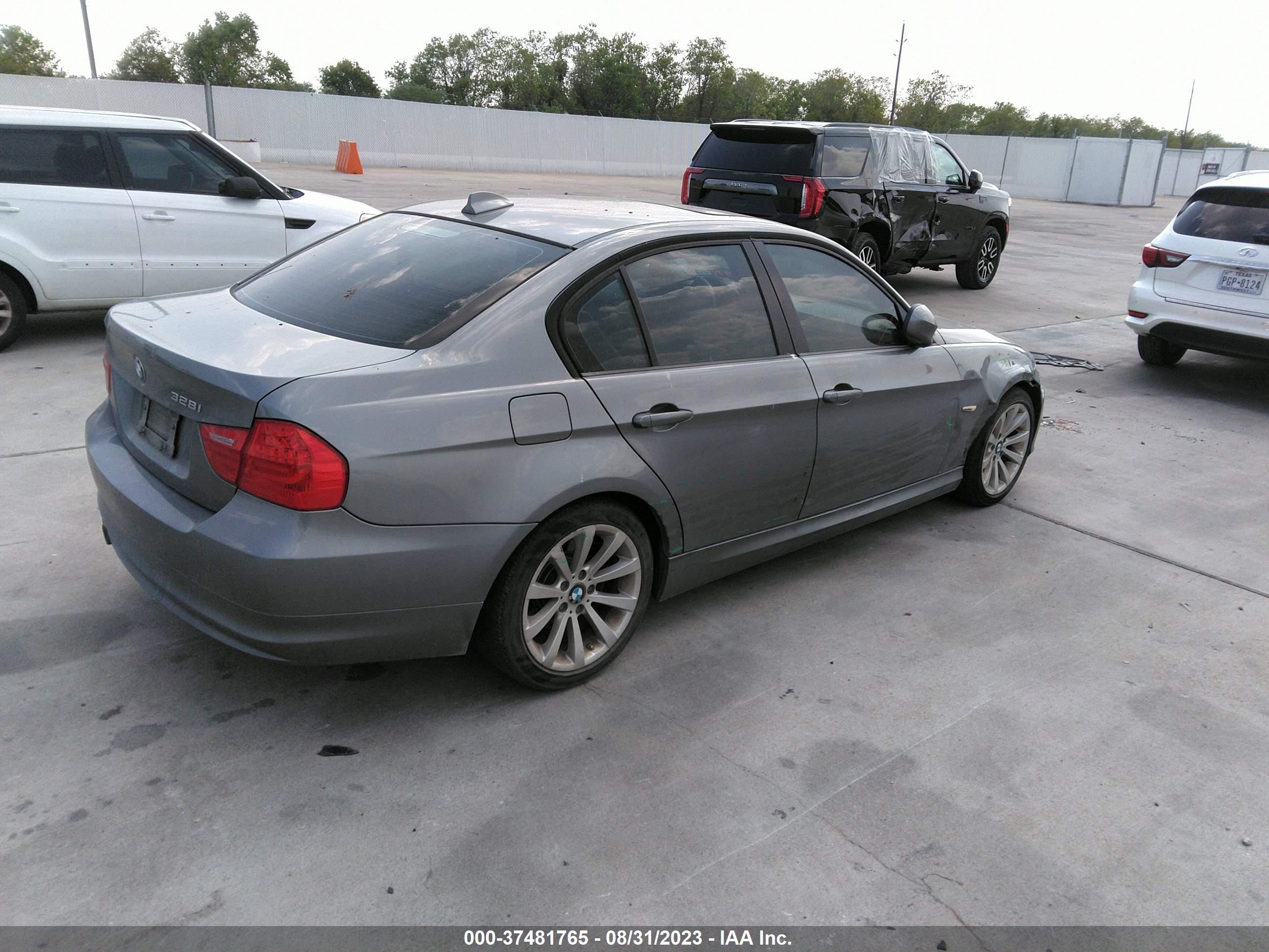 Photo 3 VIN: WBAPH7G53BNM54747 - BMW 3ER 