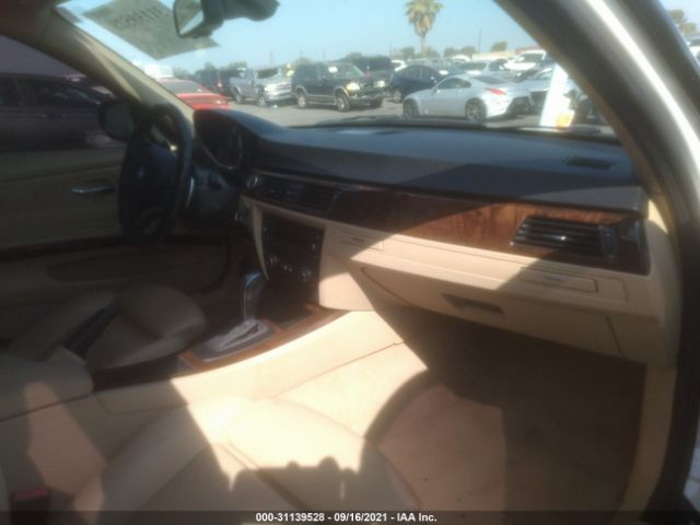 Photo 4 VIN: WBAPH7G53BNN02456 - BMW 3 