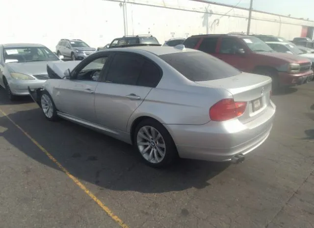 Photo 2 VIN: WBAPH7G54BNM54997 - BMW 3 SERIES 