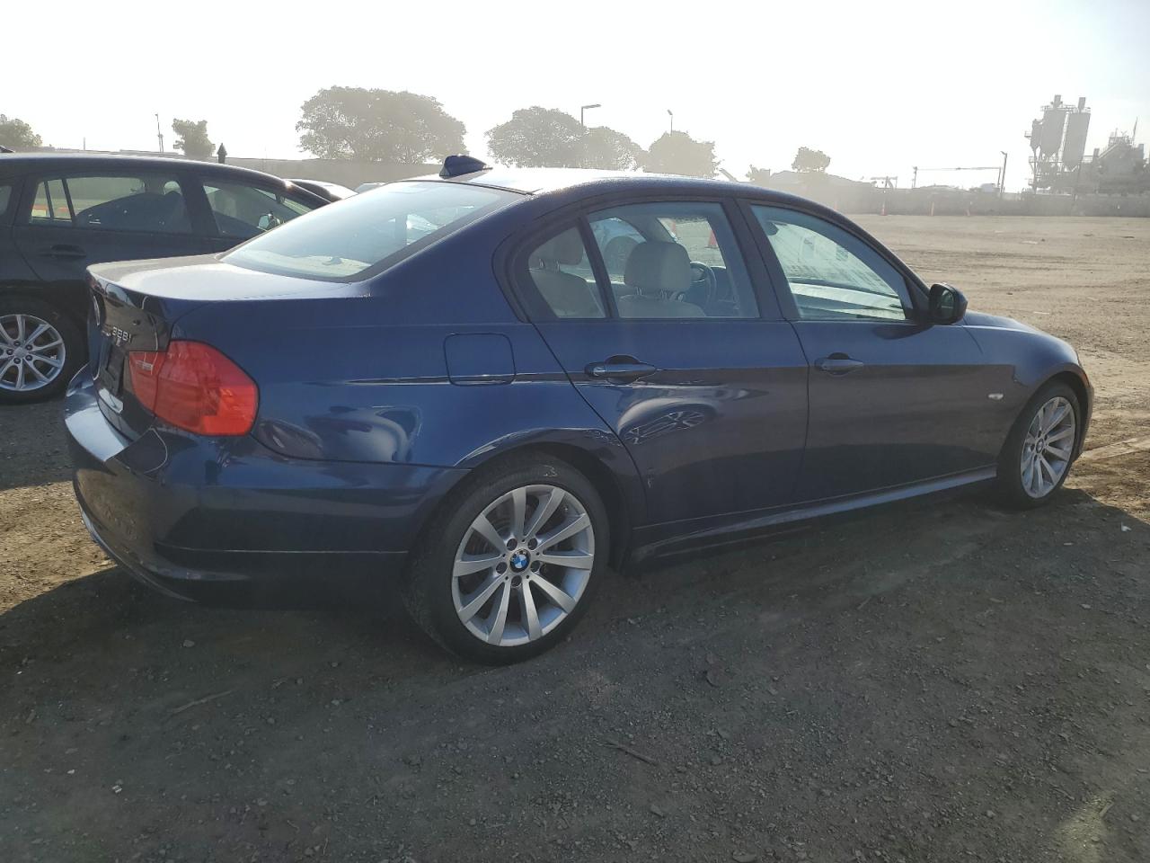 Photo 2 VIN: WBAPH7G54BNM58404 - BMW 3ER 