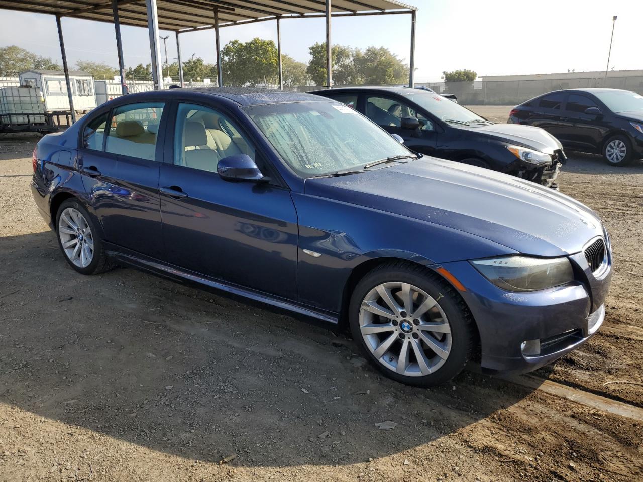 Photo 3 VIN: WBAPH7G54BNM58404 - BMW 3ER 