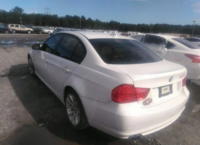 Photo 2 VIN: WBAPH7G56BNN05173 - BMW 3 SERIES 