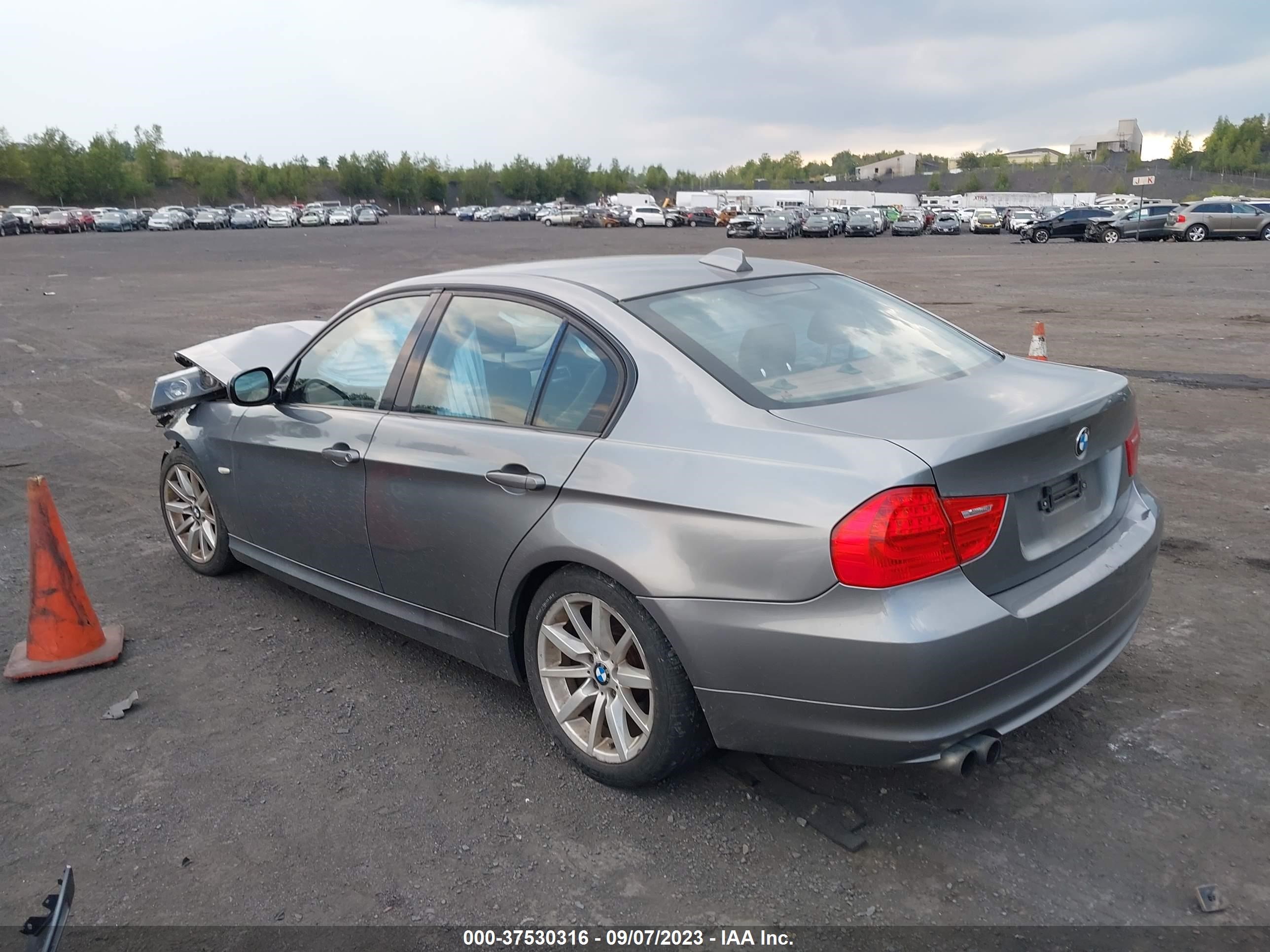 Photo 2 VIN: WBAPH7G57BNM55464 - BMW 3ER 