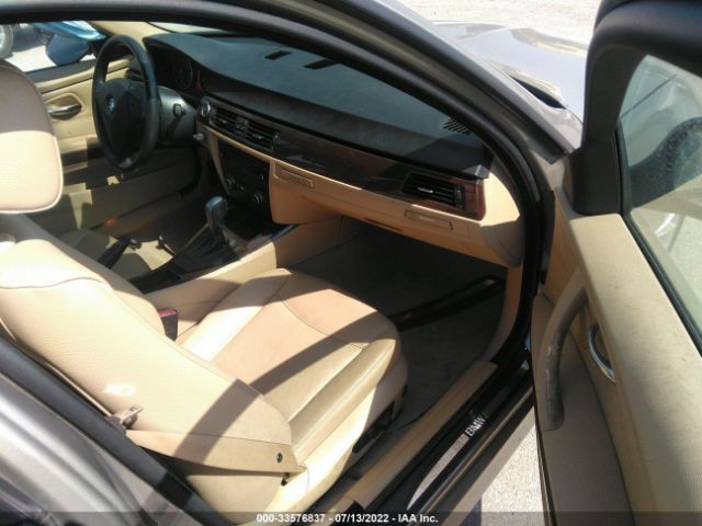 Photo 4 VIN: WBAPH7G58ANM51373 - BMW 3 SERIES 