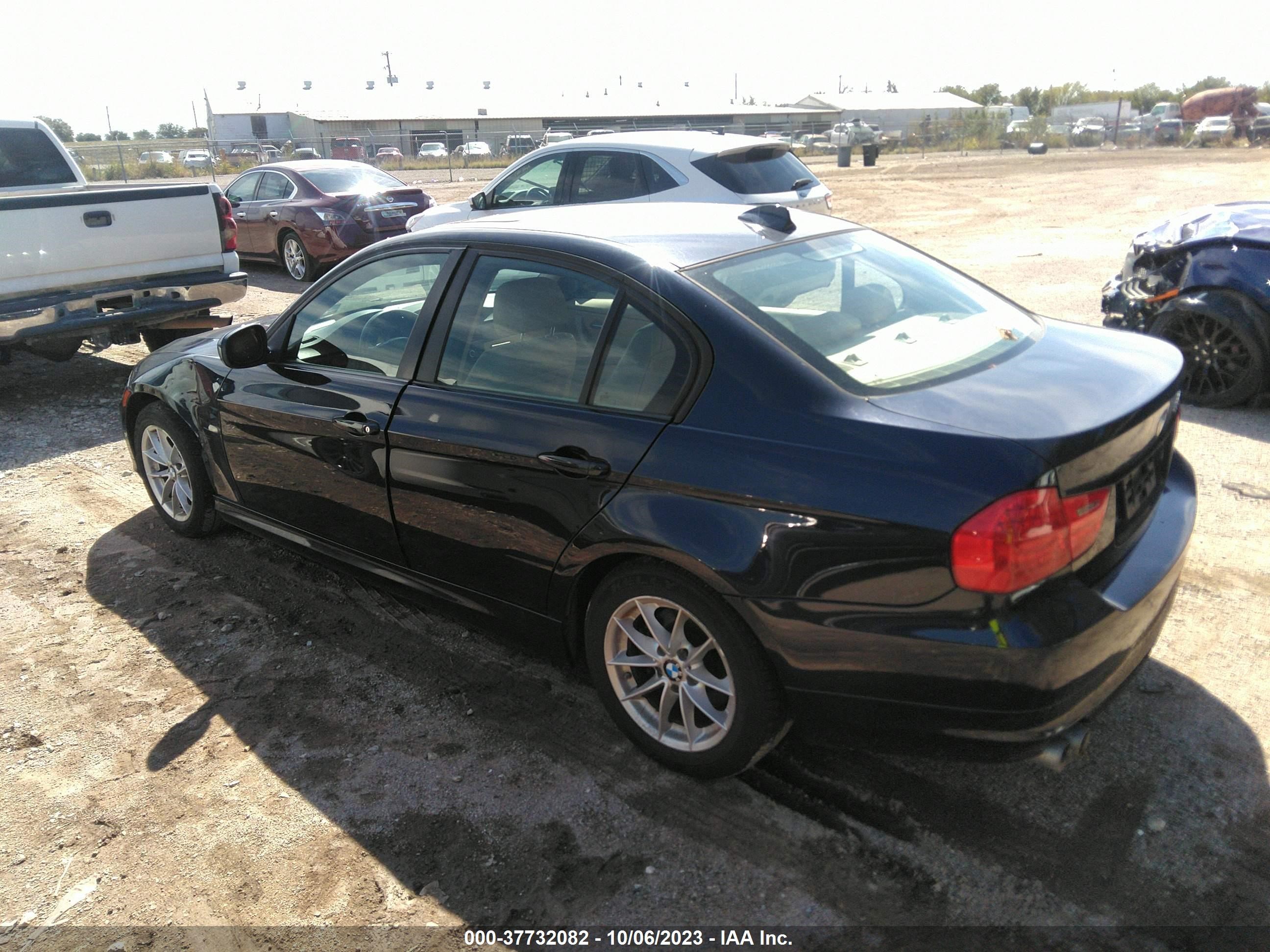 Photo 2 VIN: WBAPH7G58ANM51986 - BMW 3ER 