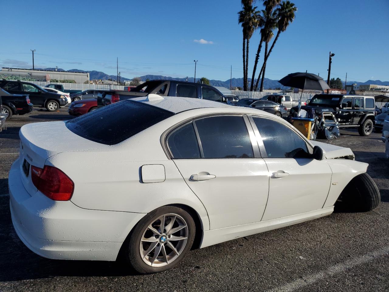 Photo 2 VIN: WBAPH7G58ANM52474 - BMW 3ER 