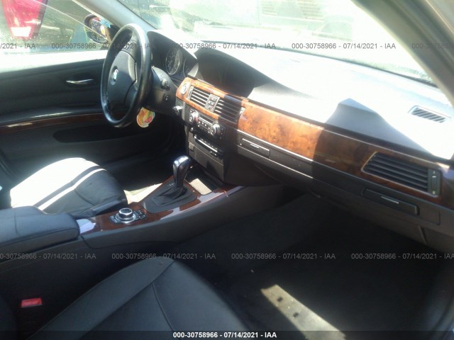 Photo 4 VIN: WBAPH7G59BNN02655 - BMW 3 