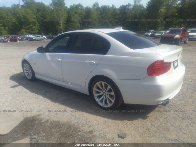 Photo 2 VIN: WBAPH7G5XBNM57015 - BMW 3 