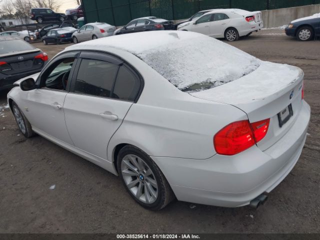 Photo 2 VIN: WBAPK5C50BF122724 - BMW 328I 