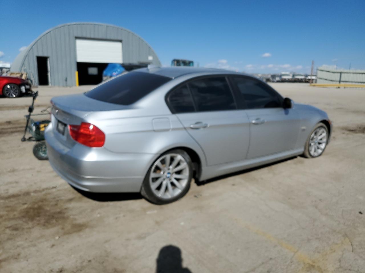 Photo 2 VIN: WBAPK5C51BA655839 - BMW 3ER 