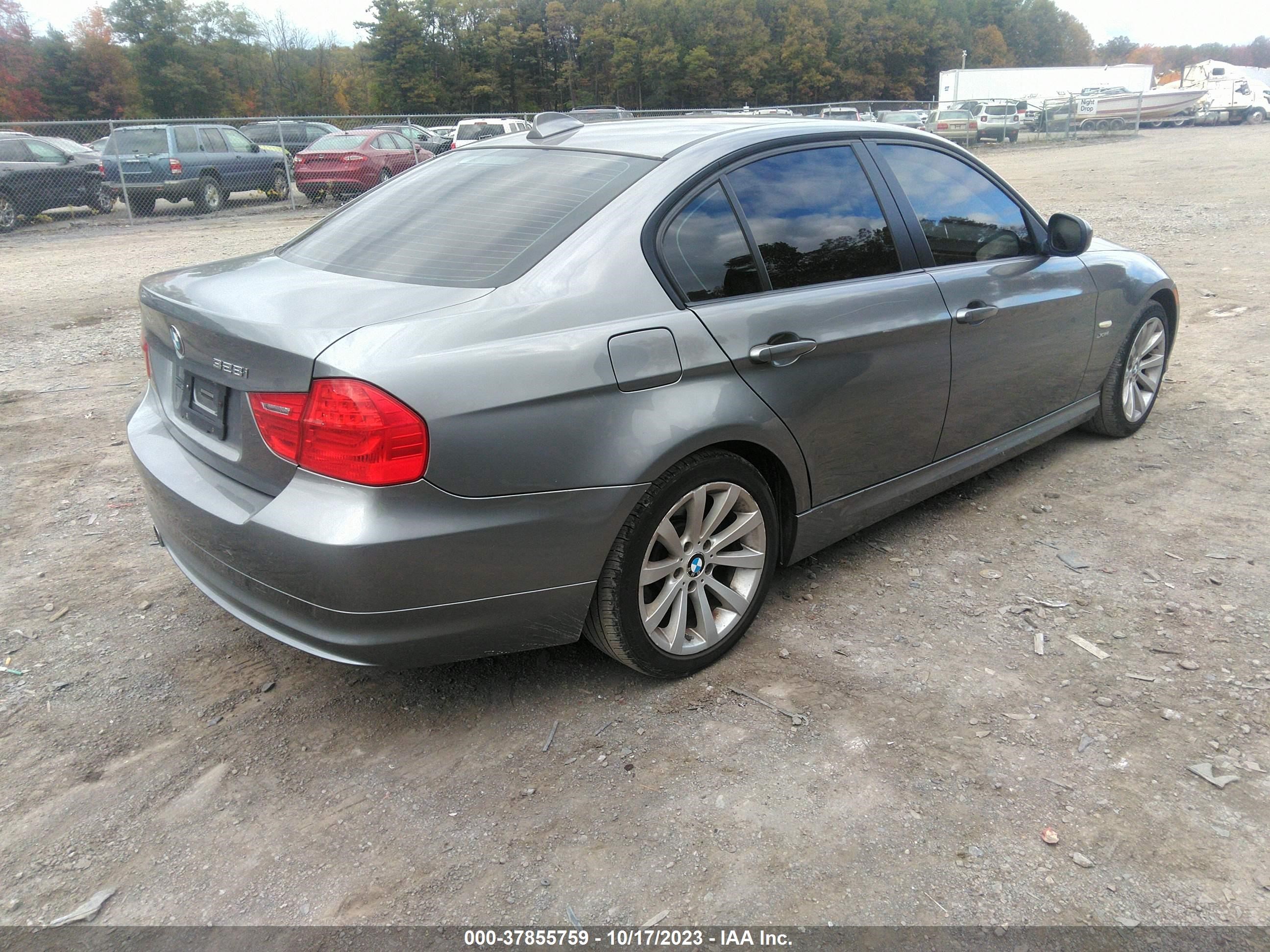 Photo 3 VIN: WBAPK5C51BA657820 - BMW 3ER 