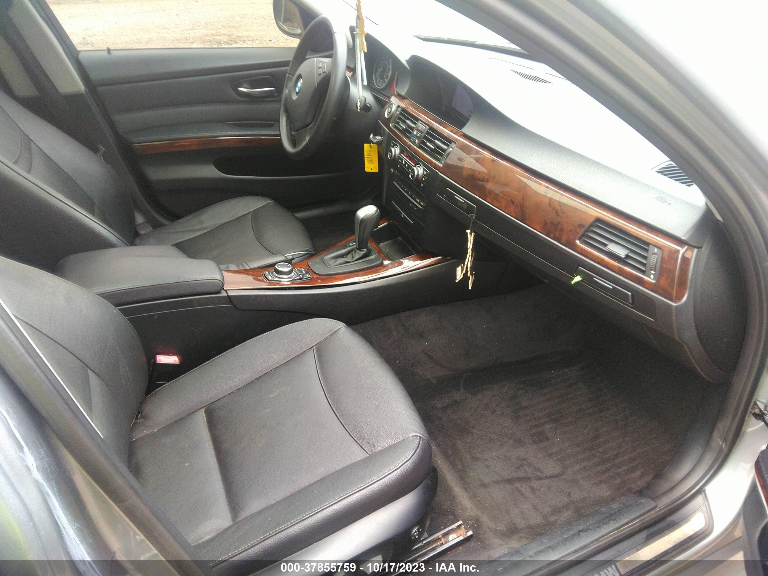 Photo 4 VIN: WBAPK5C51BA657820 - BMW 3ER 