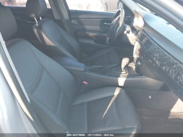 Photo 4 VIN: WBAPK5C52BA994318 - BMW 3 SERIES 