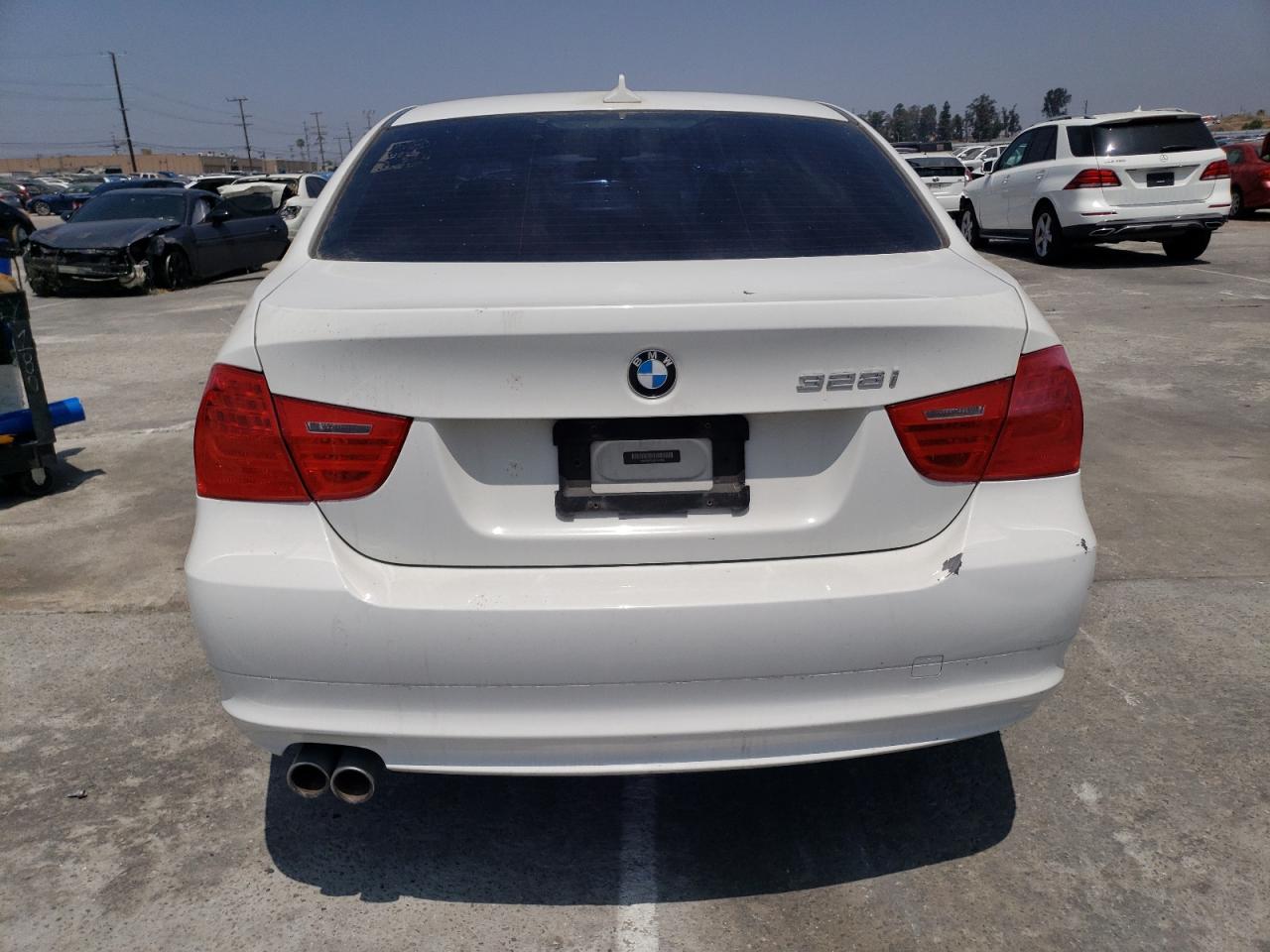 Photo 5 VIN: WBAPK5C52BF124894 - BMW 3ER 