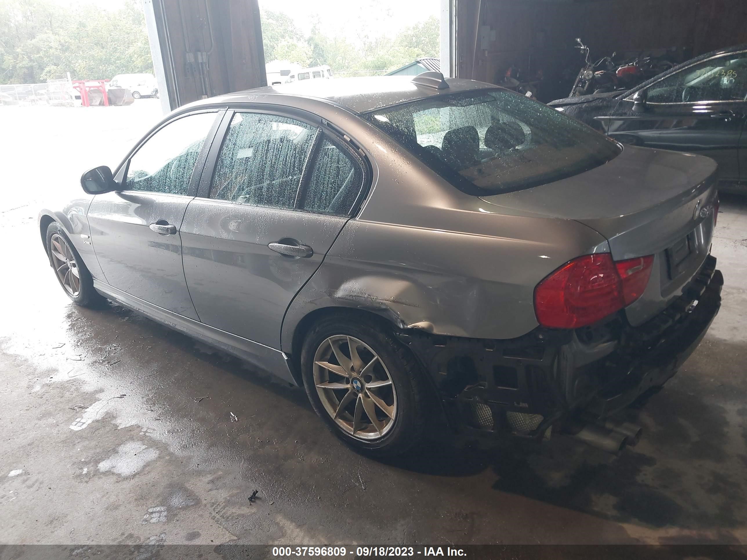 Photo 2 VIN: WBAPK5C53AA648616 - BMW 3ER 