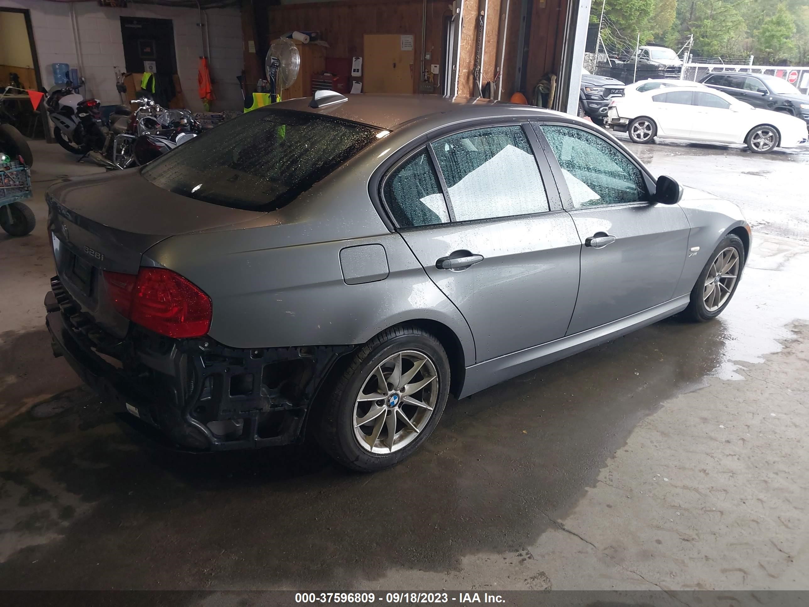 Photo 3 VIN: WBAPK5C53AA648616 - BMW 3ER 