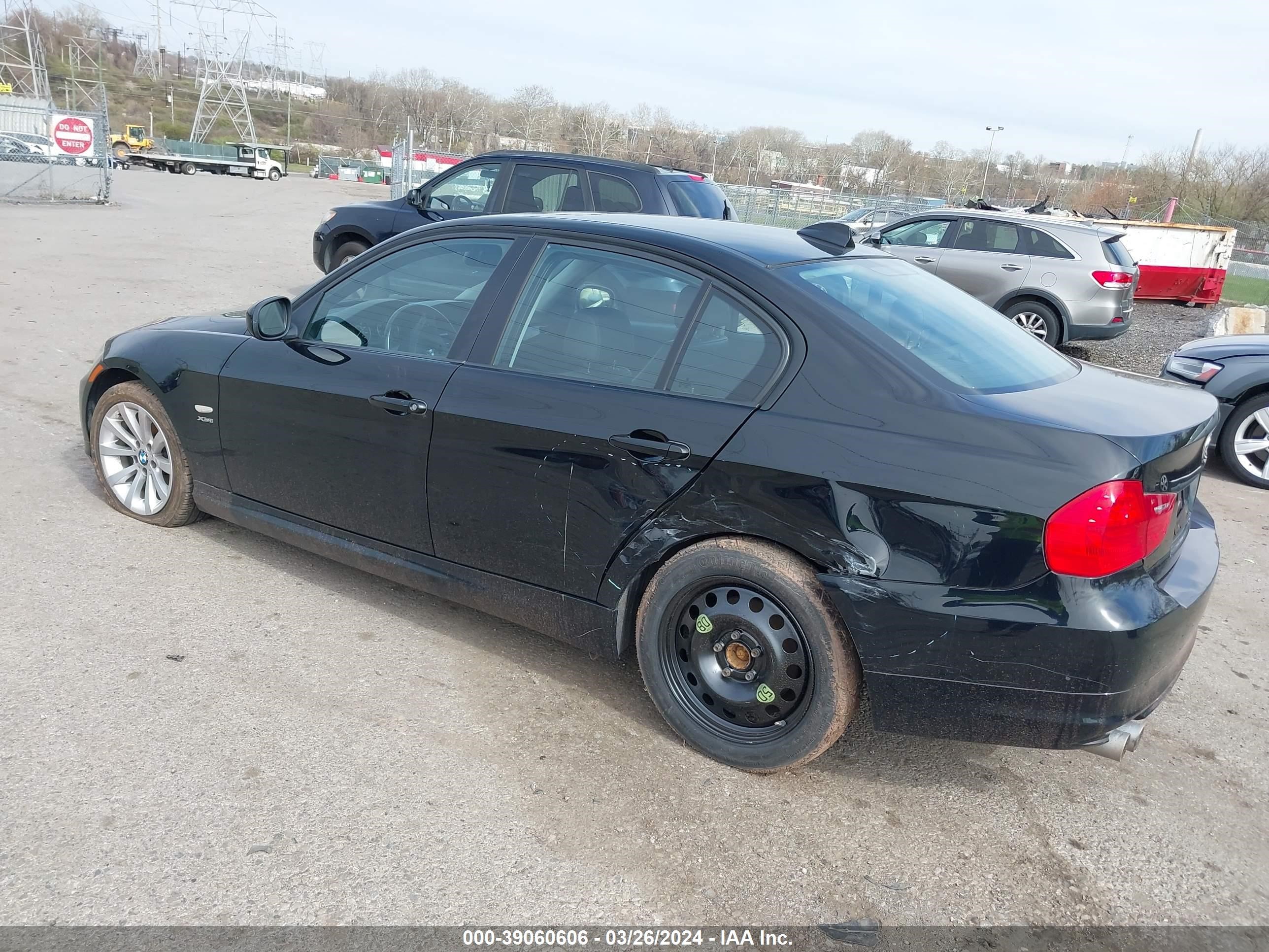 Photo 2 VIN: WBAPK5C53BA656667 - BMW 3ER 