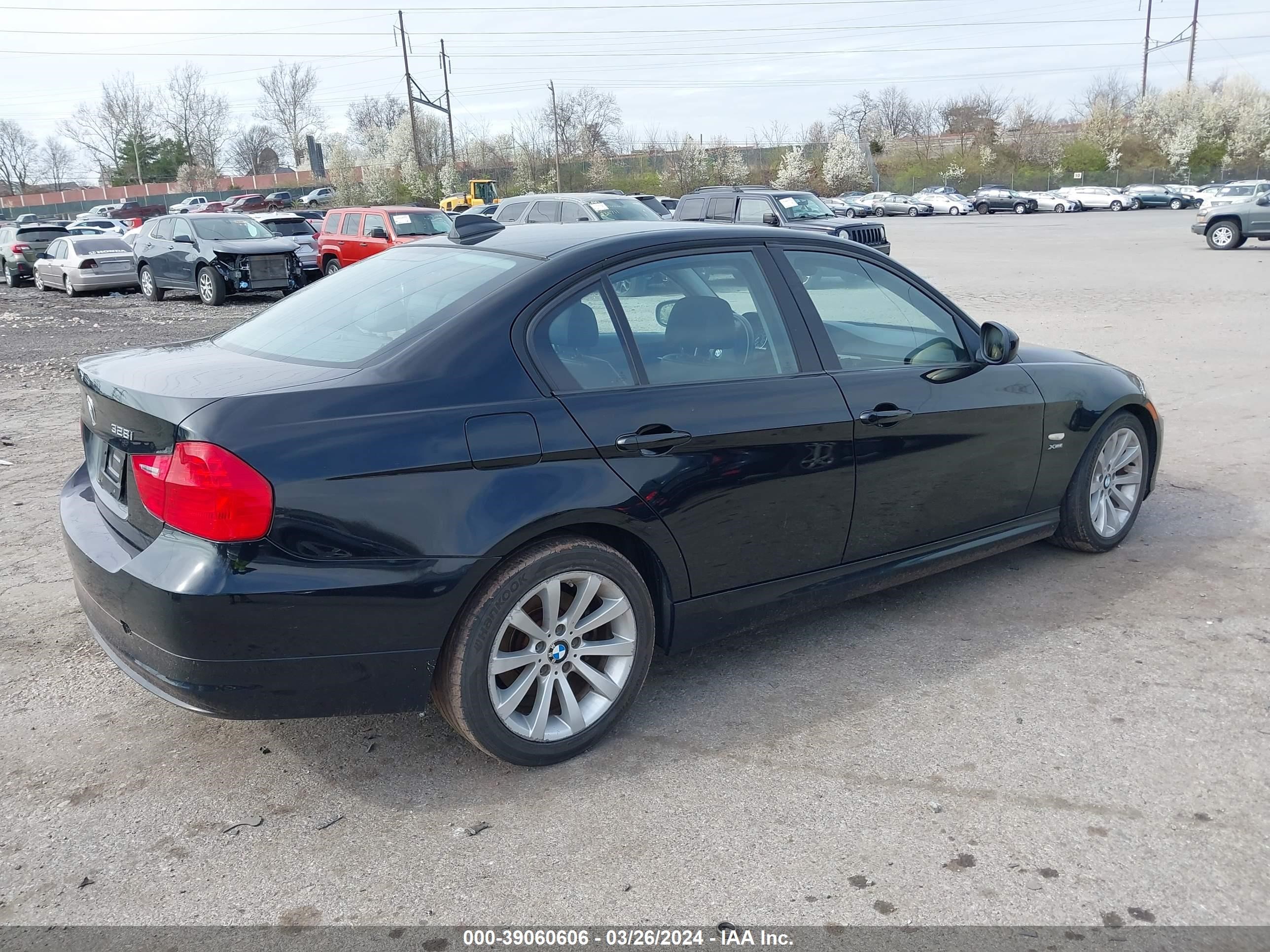 Photo 3 VIN: WBAPK5C53BA656667 - BMW 3ER 