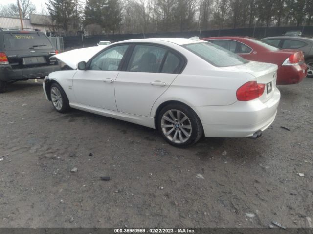 Photo 2 VIN: WBAPK5C53BF122376 - BMW 3 SERIES 