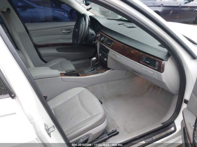 Photo 4 VIN: WBAPK5C54BA657987 - BMW 3 SERIES 