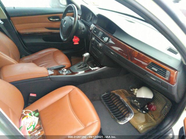 Photo 4 VIN: WBAPK5C55BF124808 - BMW 3 